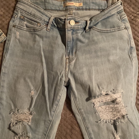 Levi’s 711 light distressed - Picture 8 of 8